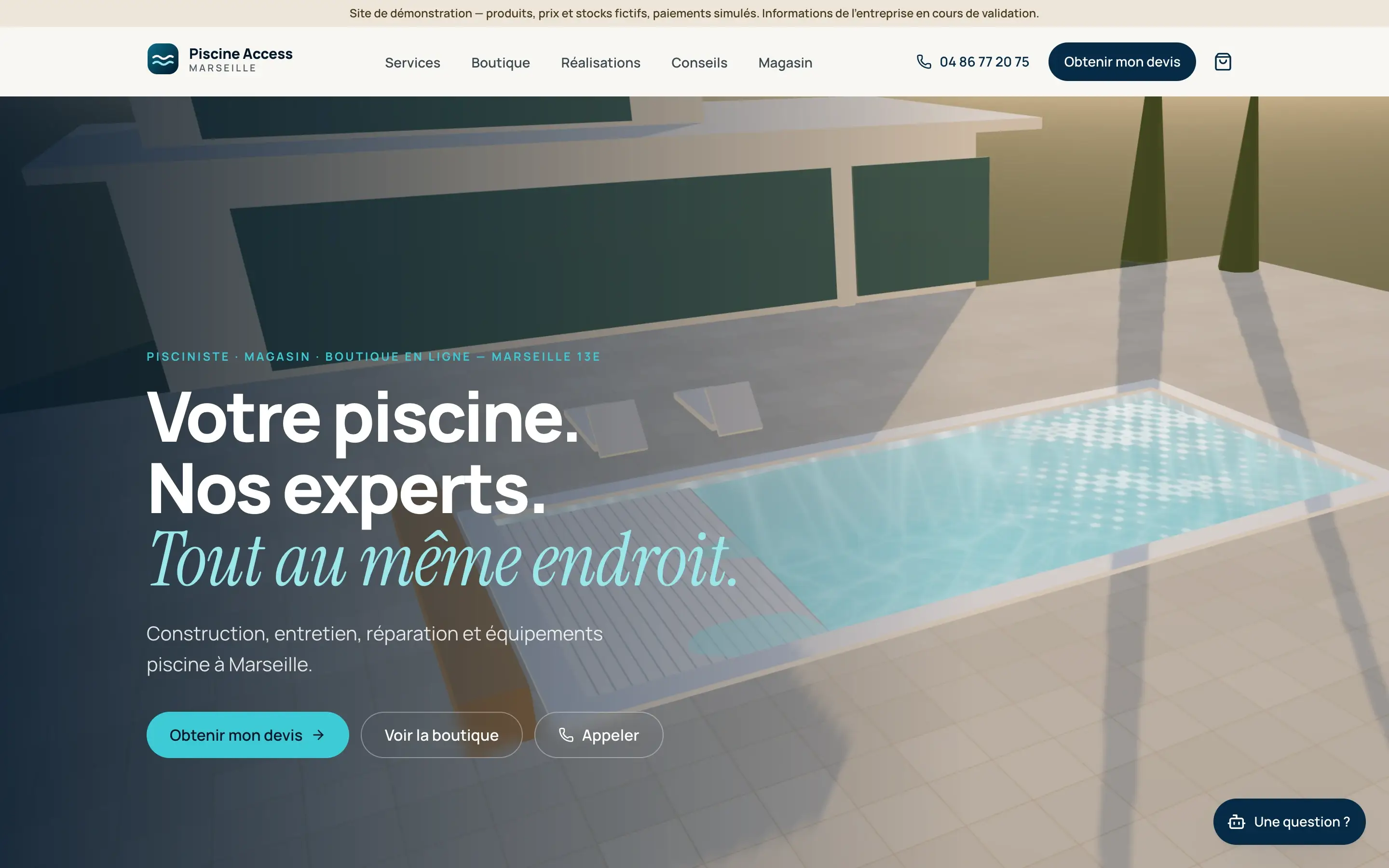 Page d'accueil de la démonstration Piscine Access : scène 3D d'une piscine et de sa terrasse, titre « Votre piscine. Nos experts. Tout au même endroit. »